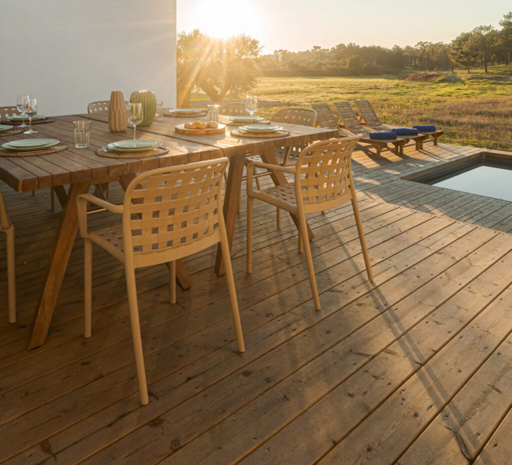 Slibning af terrasse - Aarhus Gulvafslibning - dinner table setting in modern villa terrace 2022 02 02 04 51 24 utc scaled e1694697134761 - Terrasser